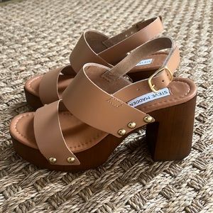 Nude pump sandals with gold details. Size 8. NWOT